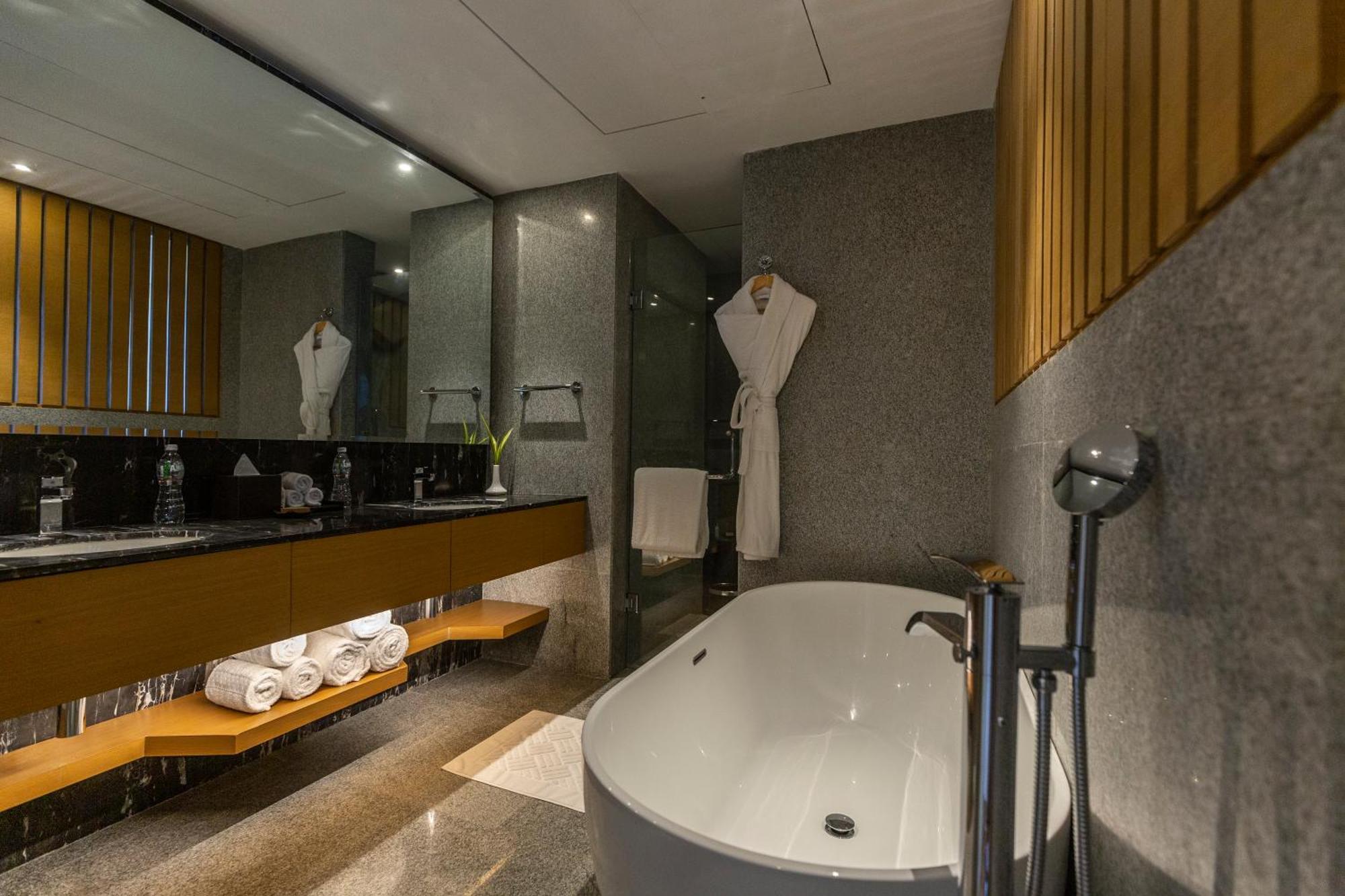 Doubletree By Hilton Ahmedabad Hotel Ngoại thất bức ảnh