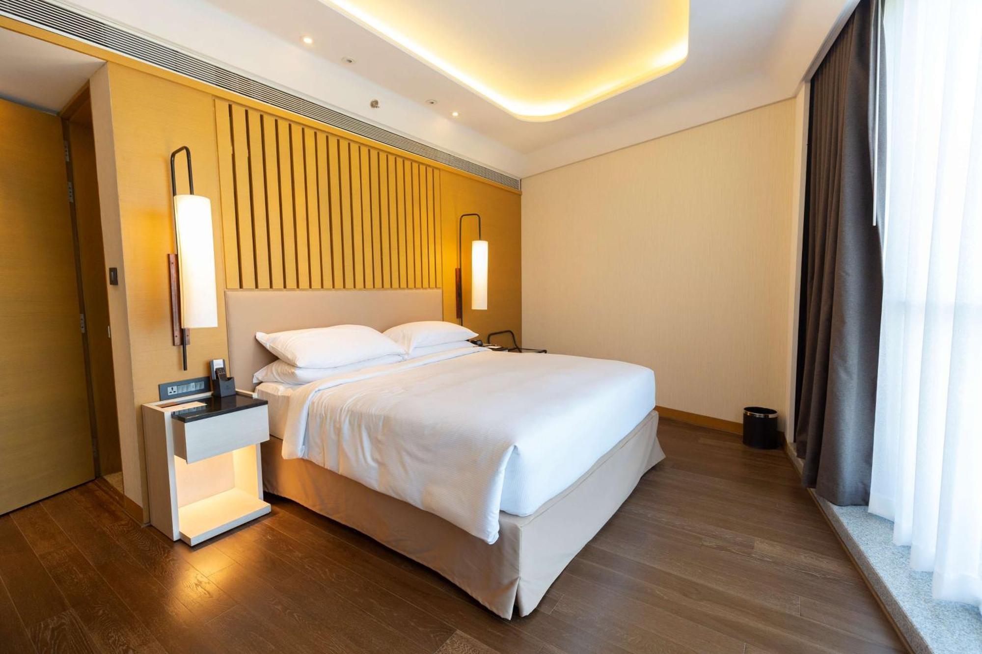 Doubletree By Hilton Ahmedabad Hotel Ngoại thất bức ảnh